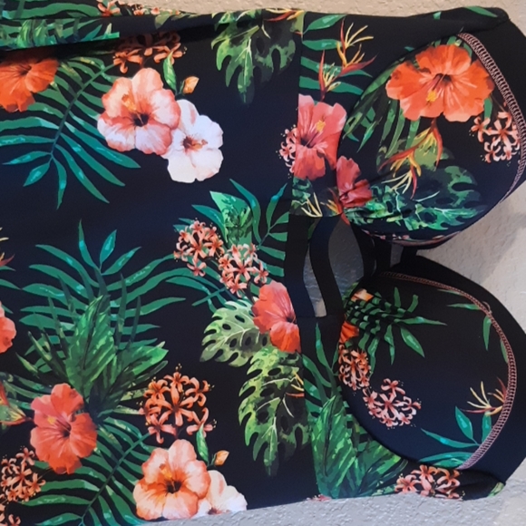 Gorgeous Swim Top - Picture 3 of 3